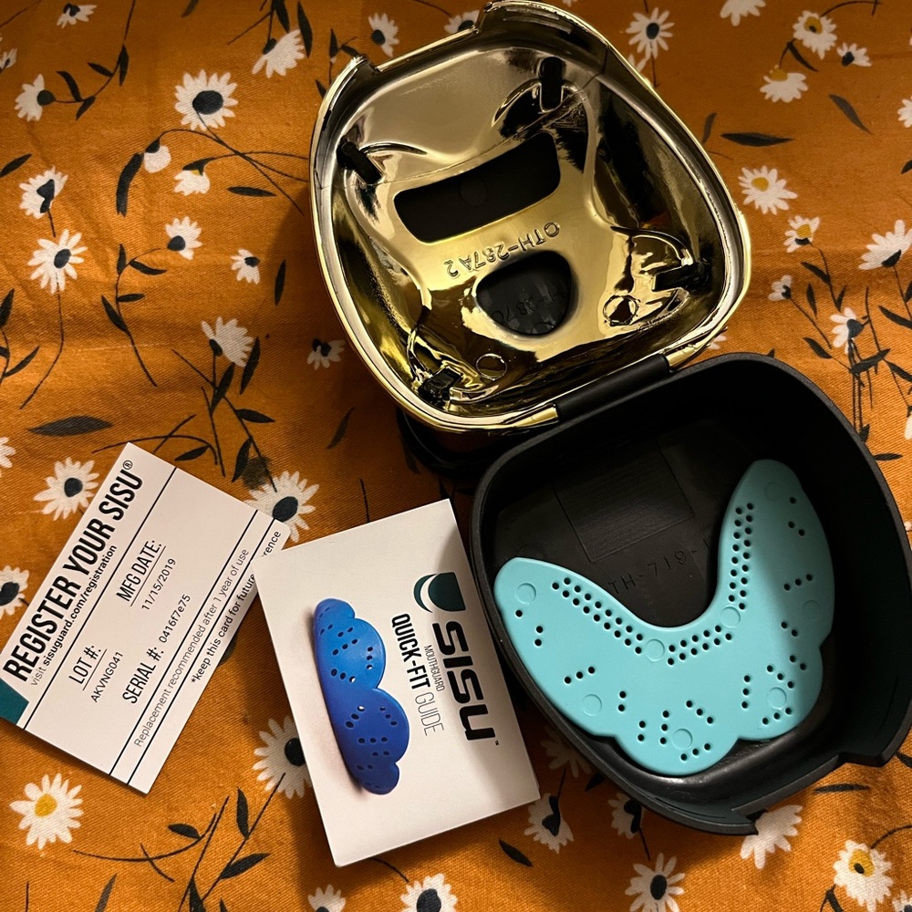SISU mouth guard BRAND NEW never used, with shock doctor container